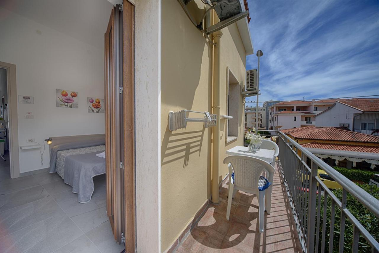 Casa Lucia Hotel Olbia Exterior photo